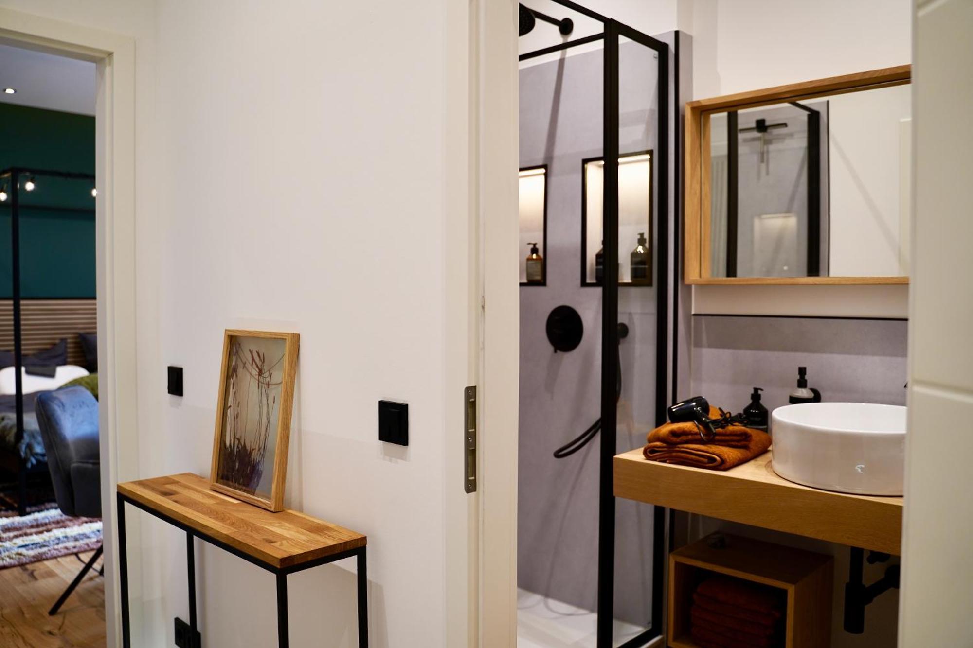 Apartment Edler Wohnraum Luxurioeses Im Zentrum Mit Balkon, Kaffeevollautomat, Klima & Parkplatz