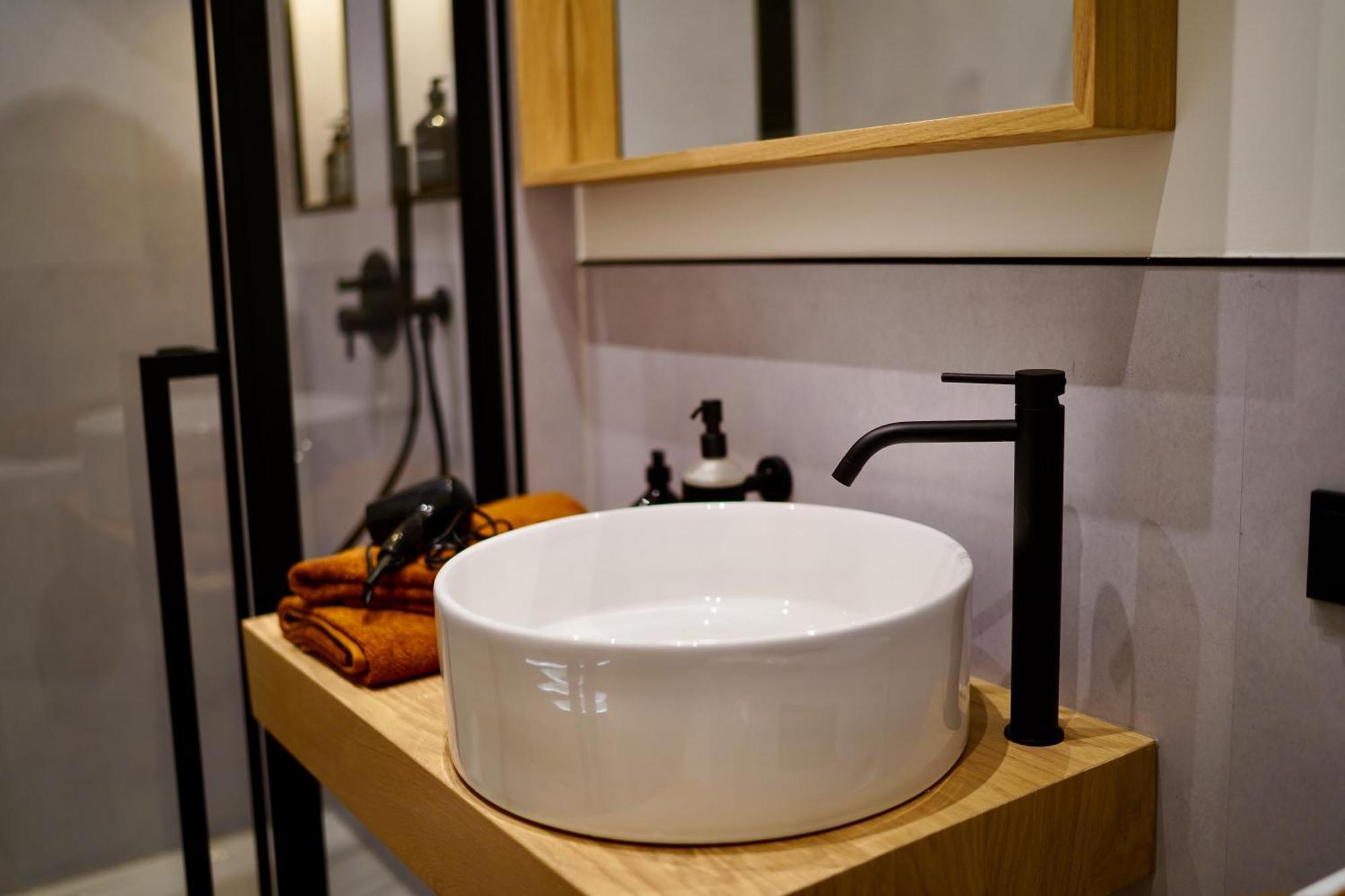 Apartment Edler Wohnraum Luxurioeses Im Zentrum Mit Balkon, Kaffeevollautomat, Klima & Parkplatz *