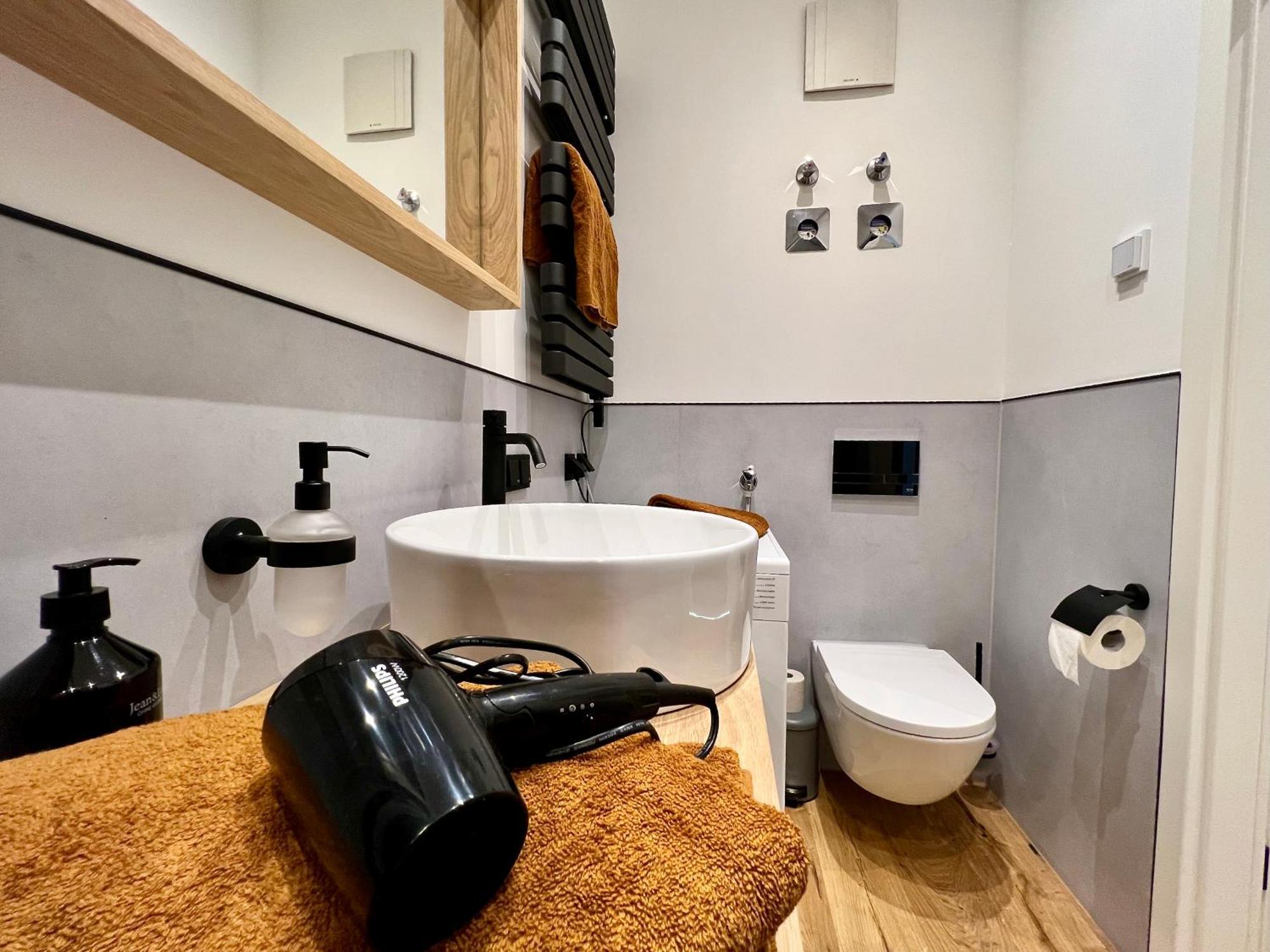 Apartment Edler Wohnraum Luxurioeses Im Zentrum Mit Balkon, Kaffeevollautomat, Klima & Parkplatz *