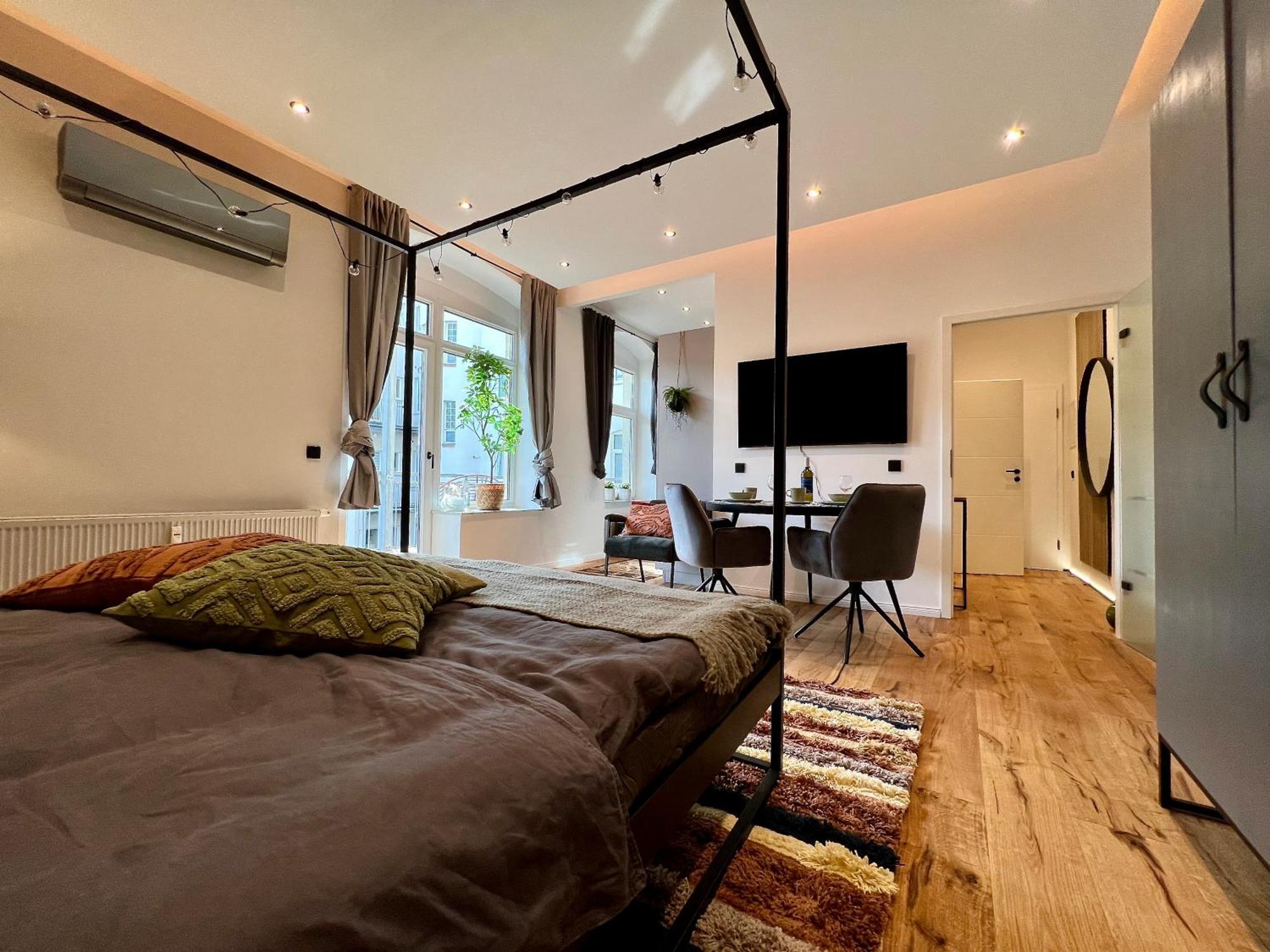 Edler Wohnraum Luxurioeses Im Zentrum Mit Balkon, Kaffeevollautomat, Klima & Parkplatz