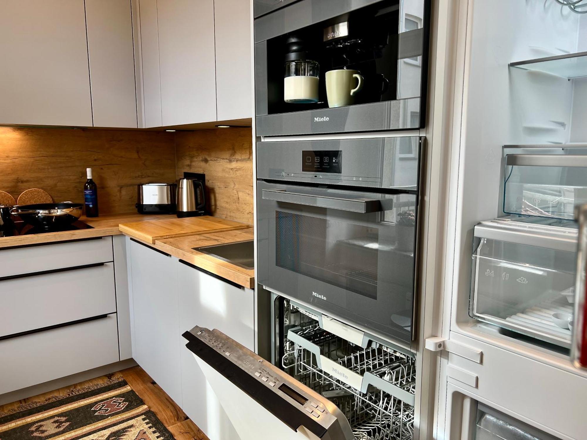 Apartment Edler Wohnraum Luxurioeses Im Zentrum Mit Balkon, Kaffeevollautomat, Klima & Parkplatz