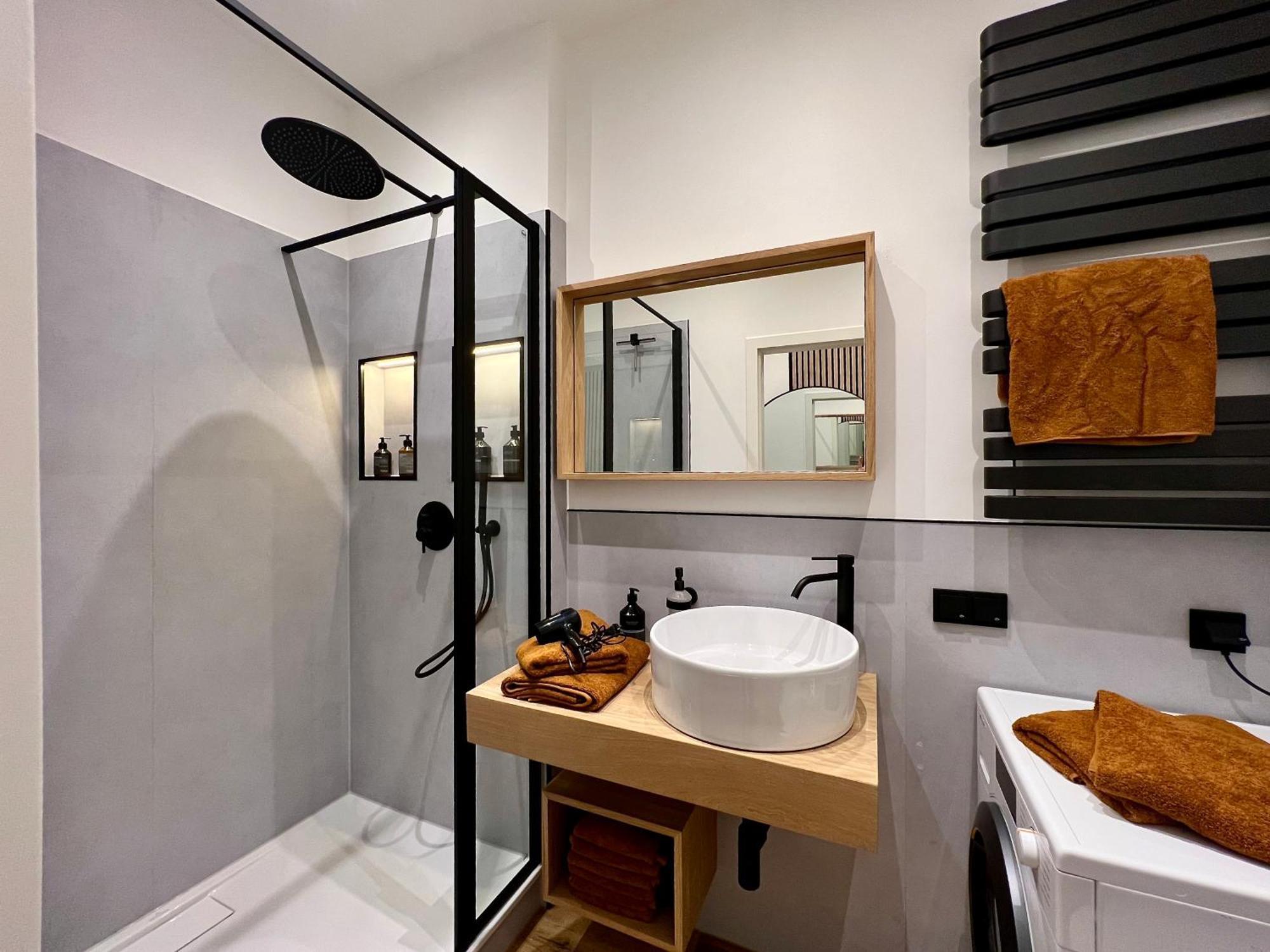 Edler Wohnraum Luxurioeses Im Zentrum Mit Balkon, Kaffeevollautomat, Klima & Parkplatz *