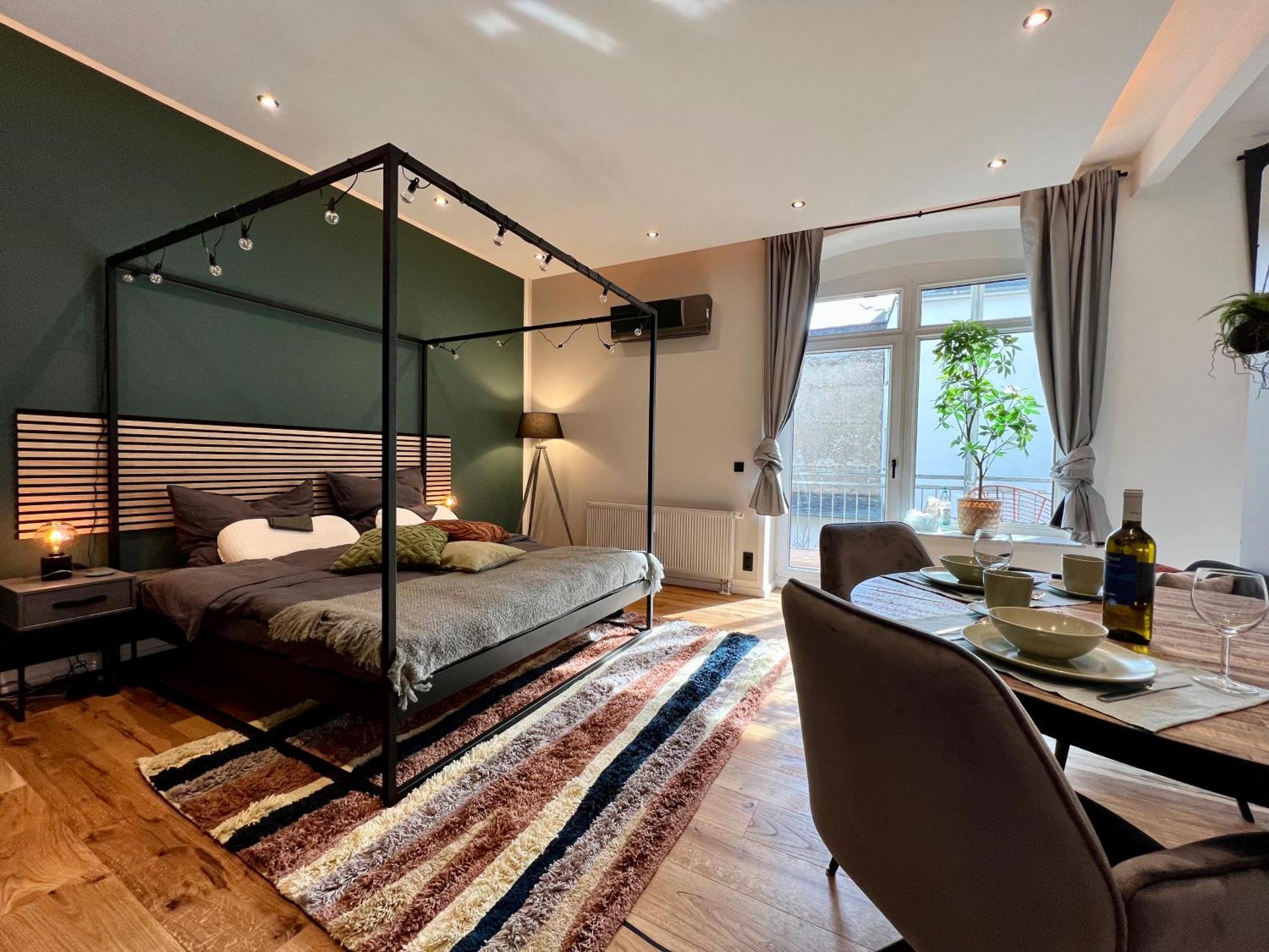 Edler Wohnraum Luxurioeses Im Zentrum Mit Balkon, Kaffeevollautomat, Klima & Parkplatz